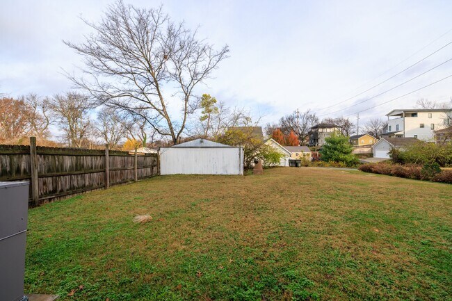 Building Photo - **LEASED**   Charming, Renovated 2 Bed, 1 Bath East Nashville Home, Minutes to Five Points & Down...