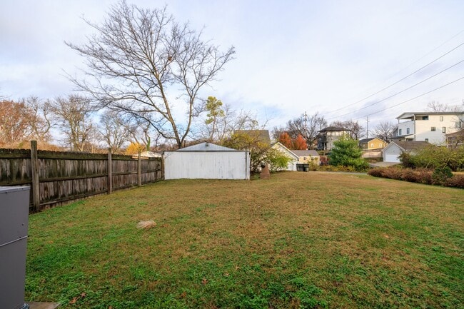 Building Photo - NOW AVAILABLE!!!  Charming, Renovated 2 Bed, 1 Bath East Nashville Home, Minutes to Five Points &...