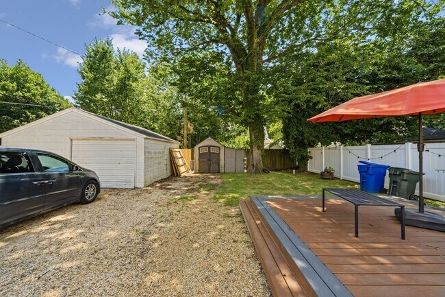 Building Photo - 305 Palen Ave