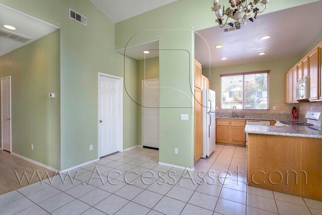 Building Photo - Single Story 3 Bedroom, 2 Bath Gem Home In Corona!