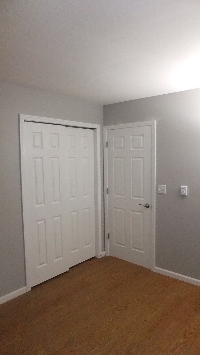 Bedroom - Closet and Entry - 605 W North St