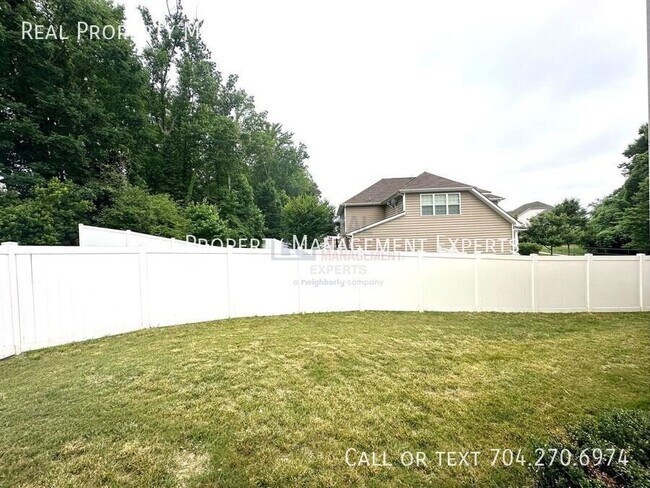 Building Photo - 13102 Heath Grove Dr