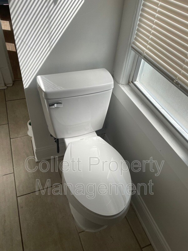 Building Photo - 1924 E 123rd St