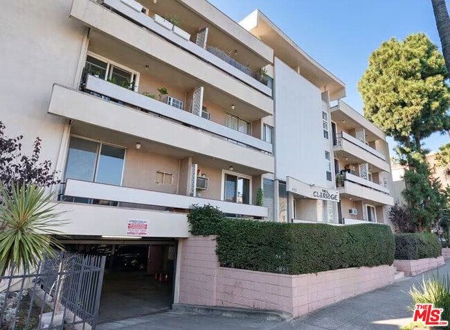 Building Photo - 425 S Kenmore Ave