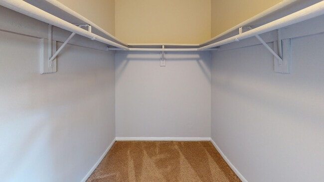 Building Photo - 1 Bed/ 1 Bath Near The Outlet Mall - *Wate...