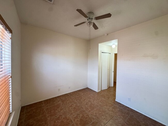 Building Photo - Cute Northwest Townhome!