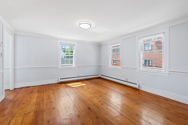 Primary Photo - 10-12 Atkinson St