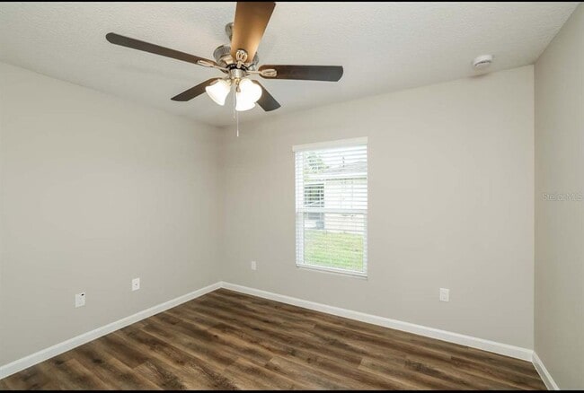 Building Photo - 691 SW Hillsboro Cir