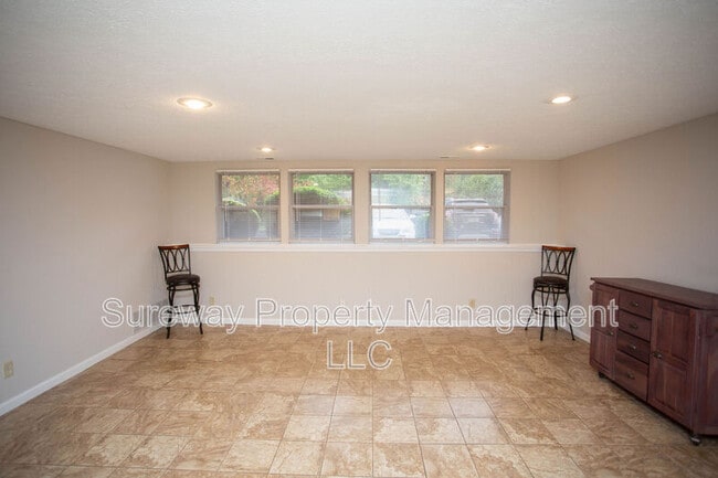 Building Photo - 26 Teaberry Ct