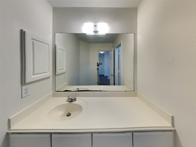 Building Photo - 3631 Barkers Crossing Ave