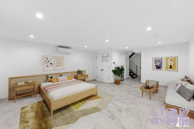 Building Photo - 3 bedroom in BROOKLYN NY 11203