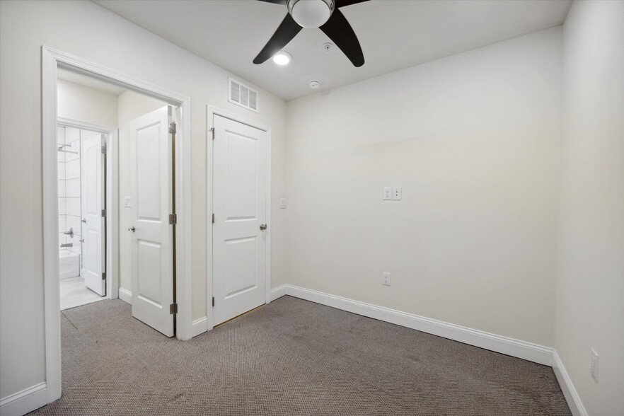 Building Photo - 1825 N Bouvier St