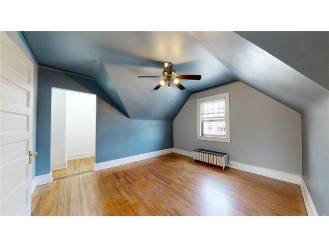 Building Photo - 1721 W Lake St