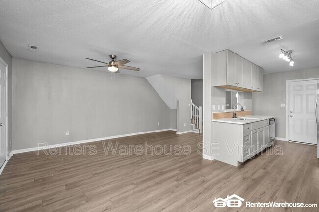 Building Photo - 688 Aylesbury Dr