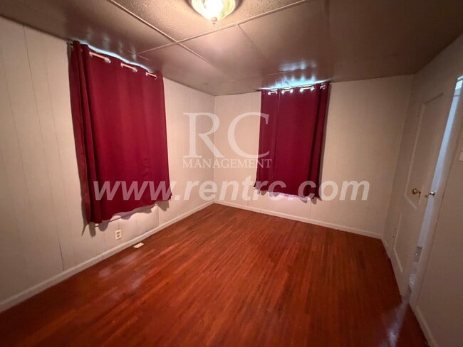 Building Photo - 410 Grant-