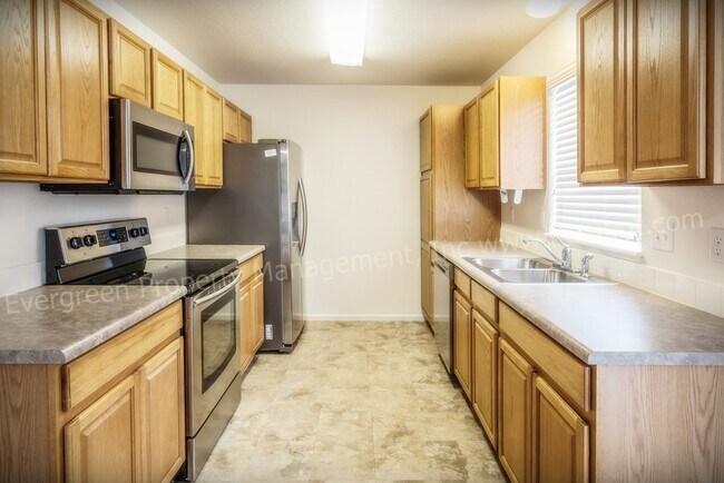 Building Photo - 802 Waterglen Dr