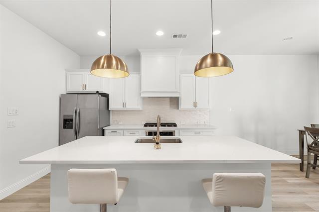 Building Photo - 2124 Village Walk Ln