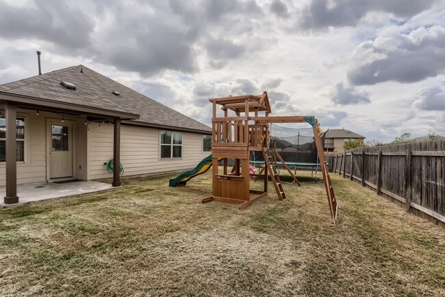 Building Photo - Charming 4BR/2BA One-Level Home with Moder...