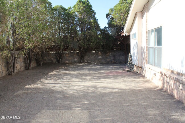 Building Photo - 1719 Bogart Pl