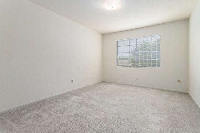 Building Photo - 5960 Townhouse Ln