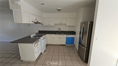 Building Photo - 1140 Cero Ct