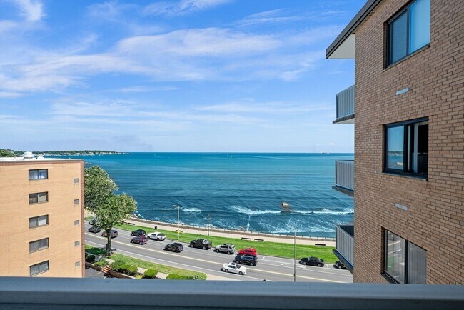 Building Photo - 300 Lynn Shore Dr