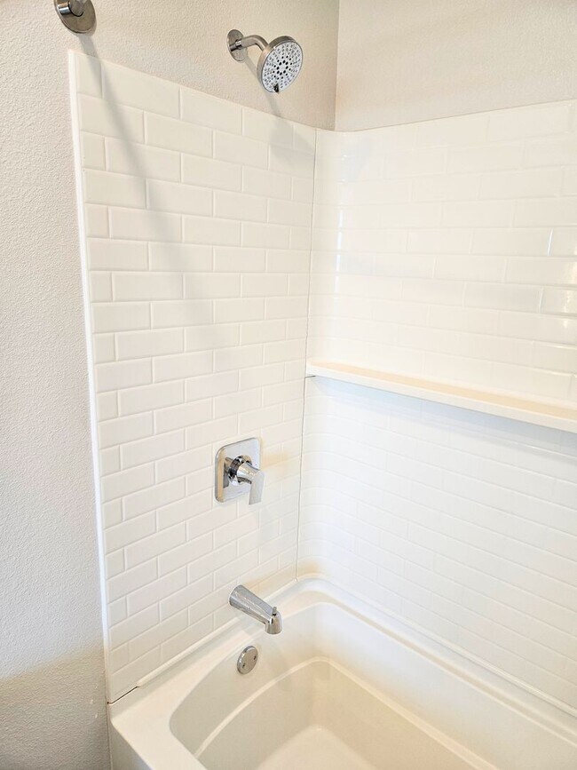 Building Photo - Ewa Beach 2 Bedroom 1 Bathroom 2 Parking 2nd Floor Townhome