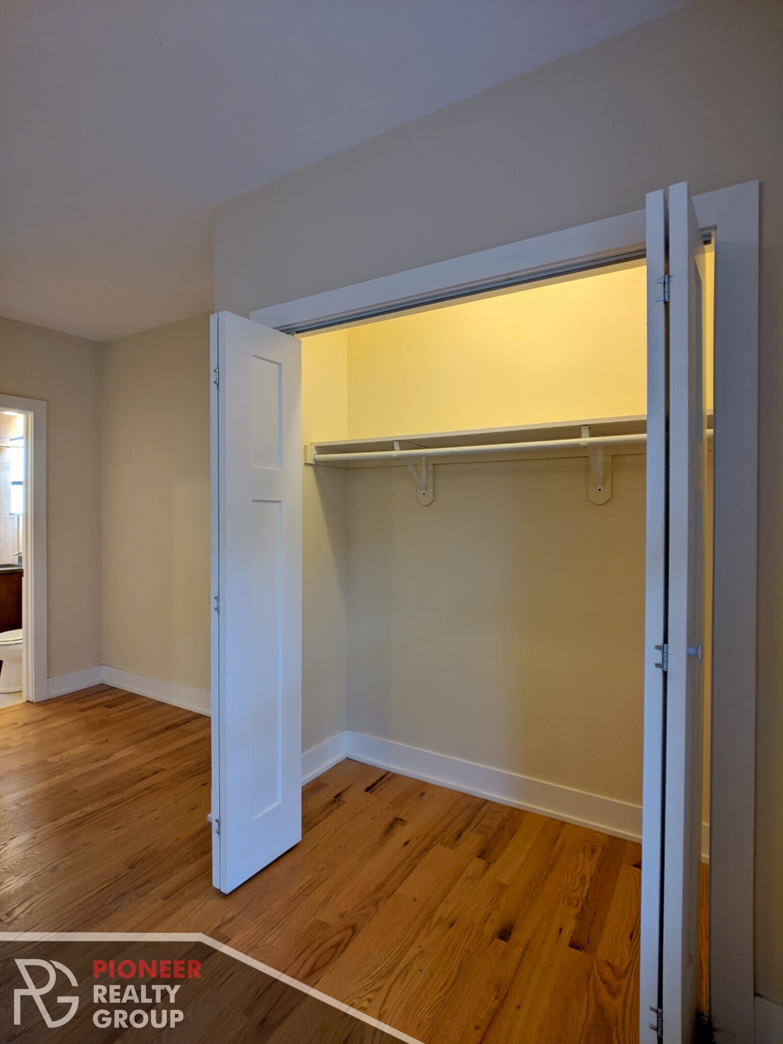 Building Photo - 3732 N Pine Grove Ave