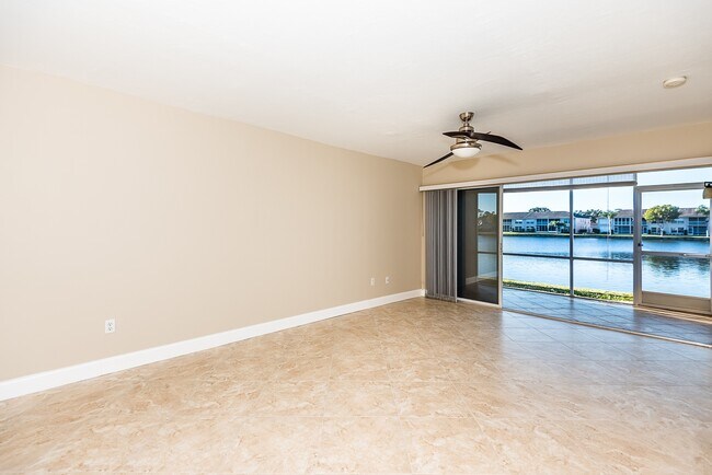 Building Photo - UPDATED GROUND FLOOR CONDO CLOSE TO 1-75