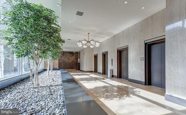Building Photo - 244 W Rittenhouse Square