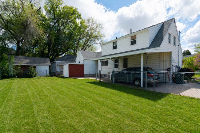 Building Photo - 10th Street