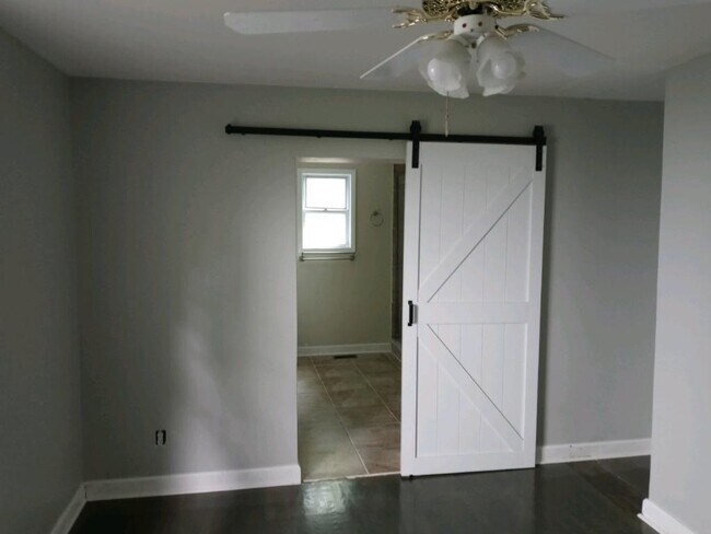 Entrance to Master on suite - 1004 Bate Ave