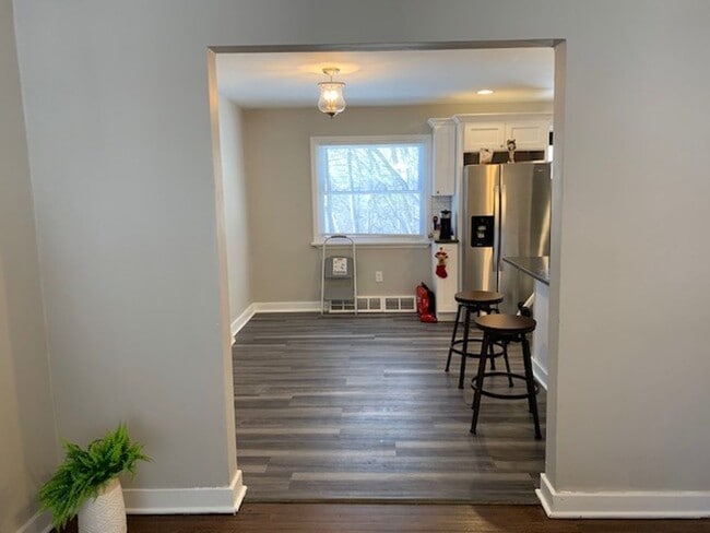 Building Photo - MODERN 2 BEDROOM, 1 BATHROOM TOWNHOUSE - GARFIELD