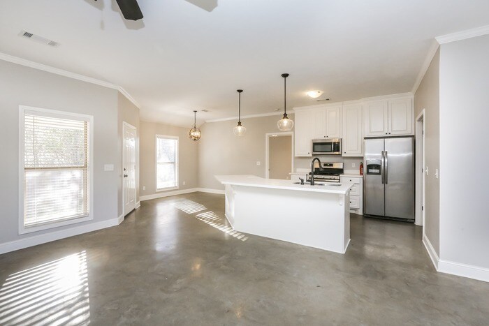 Building Photo - 104 Moss Crk