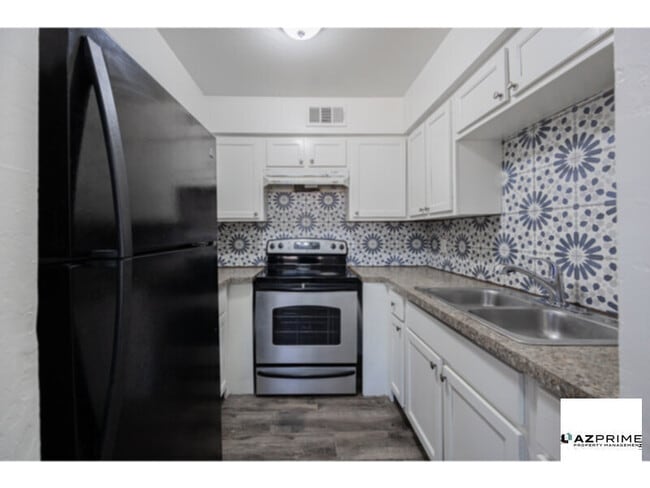 Building Photo - Step Into This Thoughtfully Remodeled 1/1 ...