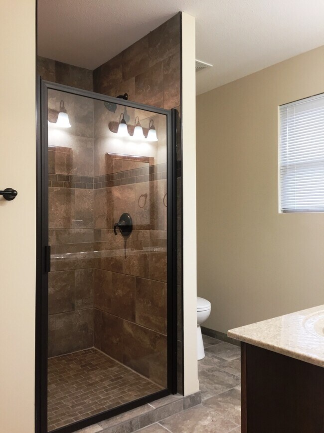 Building Photo - 4Bed/3Bath, House, Quiet Subdivision!