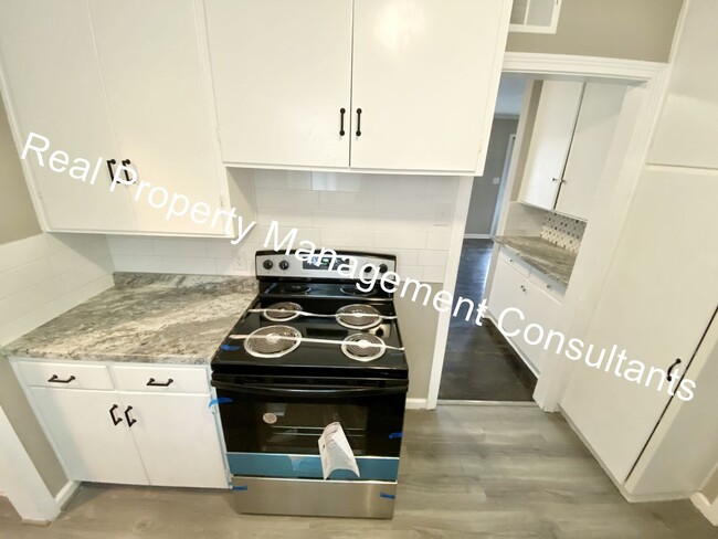 Building Photo - Remodeled 3 Bedroom 2 Bath