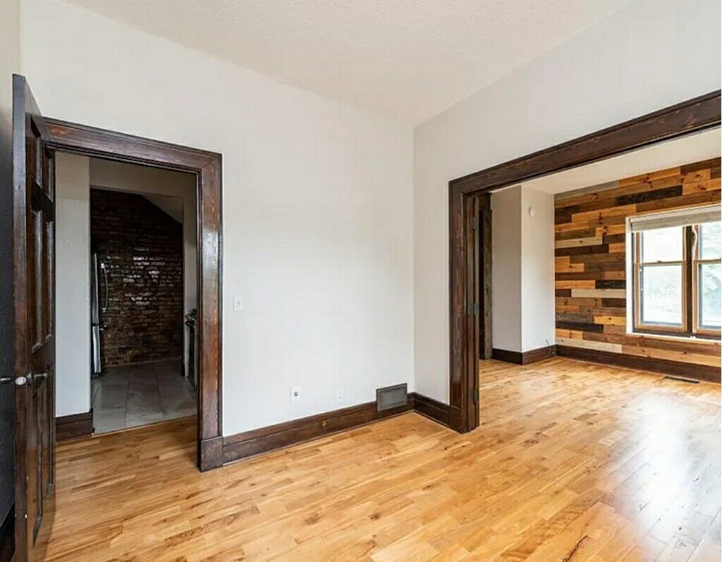 Building Photo - 1801 10th Ave S