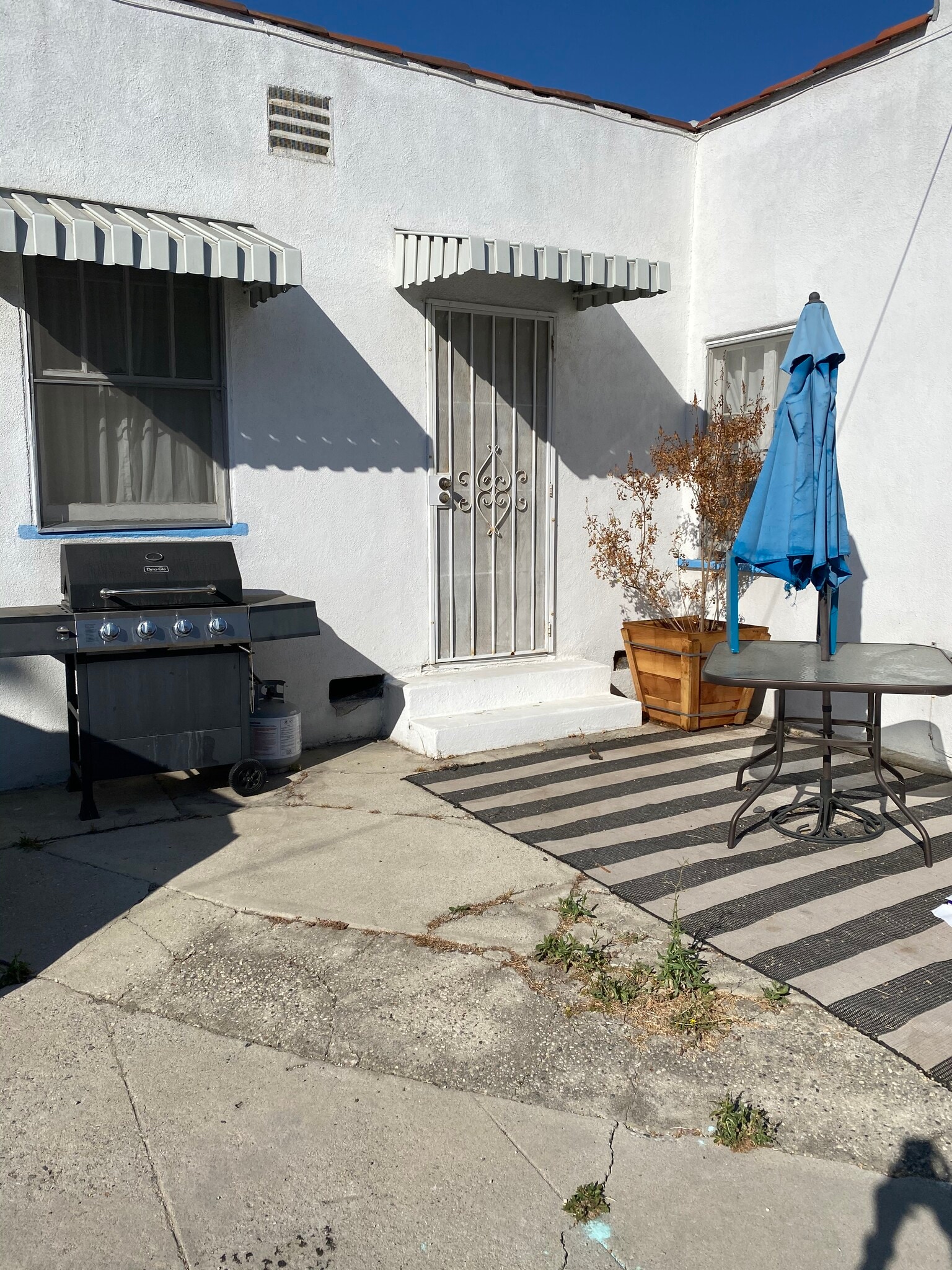 Front entrance - 8947 Hubbard St