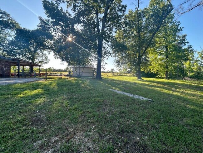 Building Photo - Lakeside Dream Home: Fully Remodeled 4BD/2BA Near Loop 323