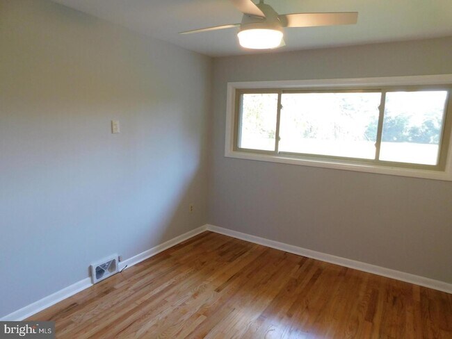 Building Photo - 1242 S Governors Ave