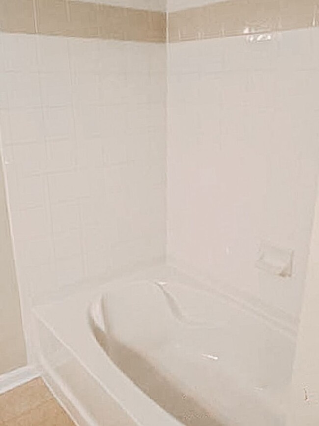 Building Photo - Beautiful 2 Bedroom 2 Bathroom Condo In Mu...