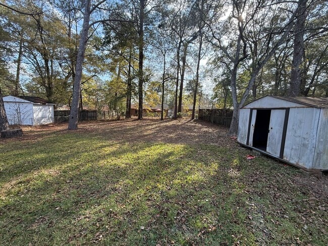 Building Photo - ** 3 Bed 2 Bath located in Regency Park ** Call 334-366-9198 to schedule a self showing