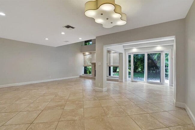 Building Photo - 6012 Glendale Dr