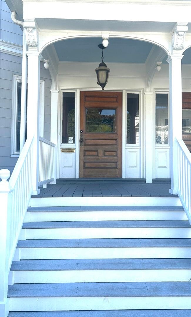 Building Photo - Beautiful 3BR/1.5BA Home Available Septemb...
