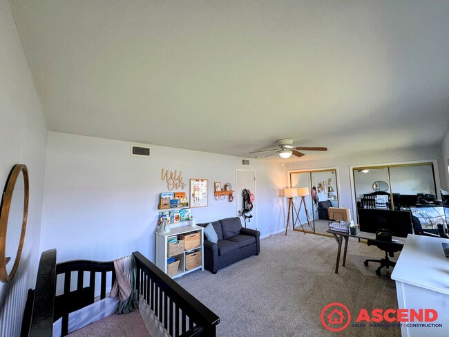 Building Photo - Lovely Home In Olive Dr Area!