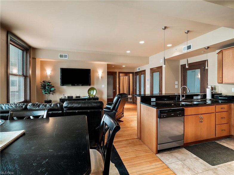 Building Photo - 140 Public Sq