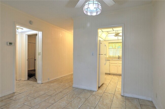 Building Photo - 1100 Ponce De Leon Cir