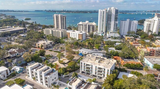 Building Photo - 635 S Orange Ave