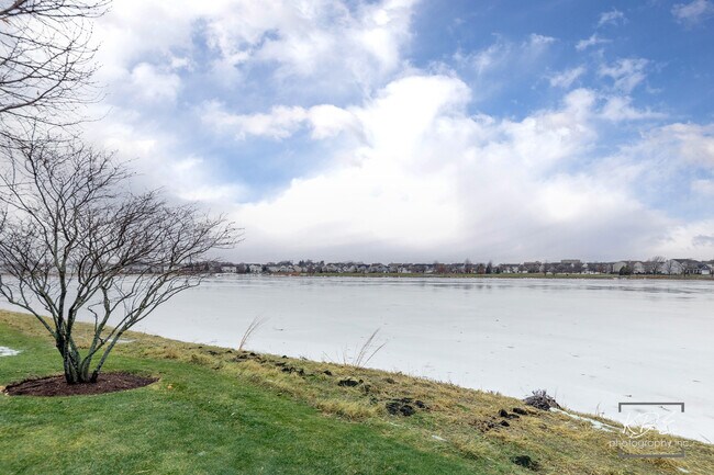 Building Photo - 651 Hawley Dr